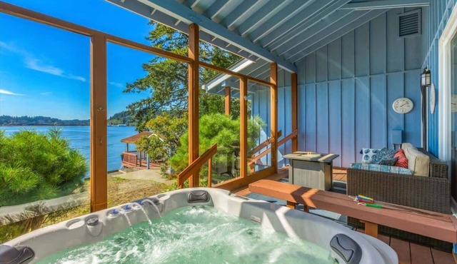 3BR Waterfront Retreat | Firepit | Hot Tub