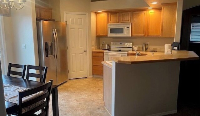 4-bedroom house in tranquil Meridian with AC, WiFi, fitness room, games and toys