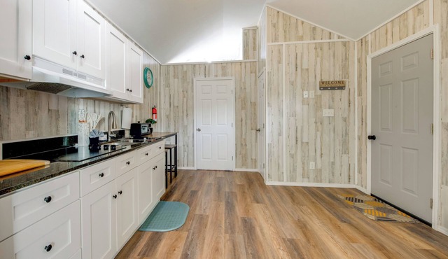 4 Mi to Dtwn Picayune! Piney Woods Tiny Home