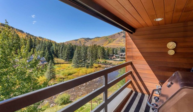 44 W Meadow Dr. Vail Village Condo- Pool, Hot Tub, Close to Lifts, Pet Friendly