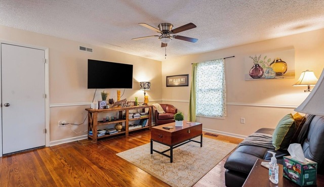 4BR Cape Cod Charm Walk to Cary Shops & Parks