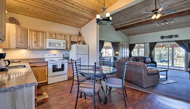 5-acre Moab Studio w/BBQ & Stunning Mtn Views