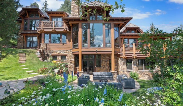 5 Bed/5.5 Bath Ski-In, Ski-Out Home in Exclusive Two Creeks Neighborhood