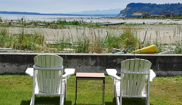 5 Bedroom Beachfront Home on Whidbey Island - 10 m. from Ferry