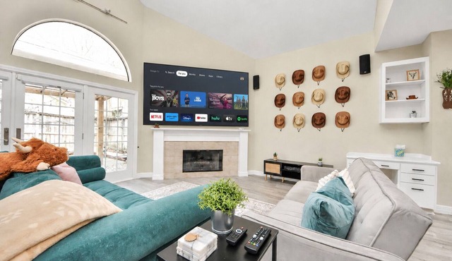 5 Min to World Cup Games/Family Home/Sleeps 11