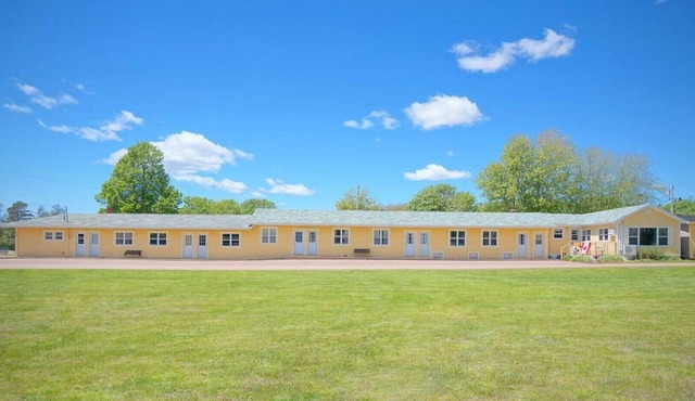 (6) Private Double Suite at Green Acres Summerside