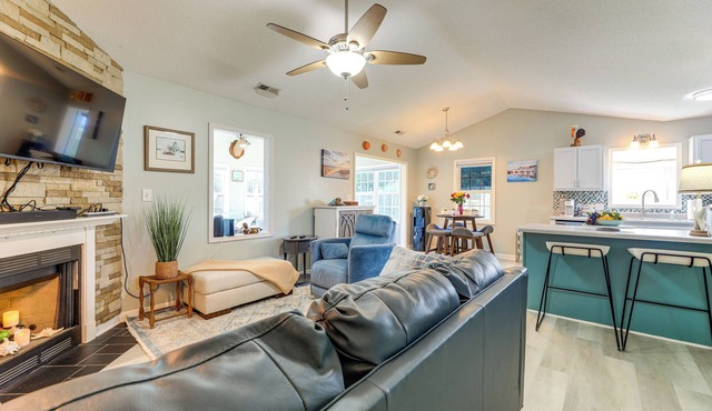 7 Mi to the Hammocks Beach: 3 BD Near Camp Lejeune