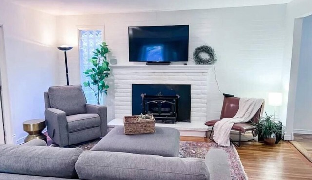 7406 WHOLE House (Including 7406A) · Convenient Kirkland Home w/Fenced Yard