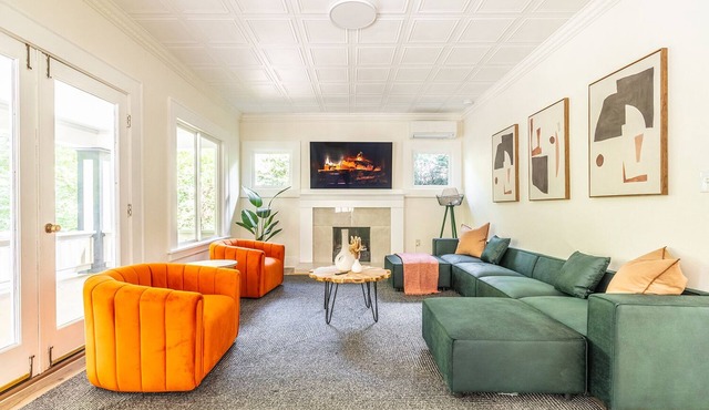 9-Bed Capitol Hill Oasis w/King beds & Pool Table