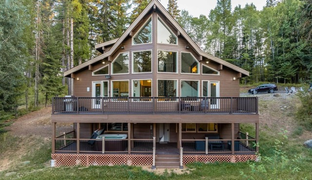 A-Frame for 16 with Hot Tub & Sauna