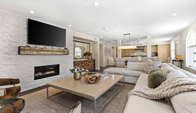 Abode at Sky Silver, upscale flat on Main Street, trail access