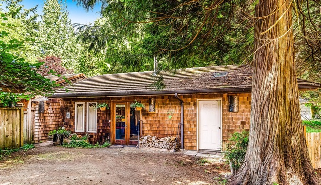 Adorable Studio W/ Private Sauna, In-floor Radiant Heat, Kitchenette & Free WiFi