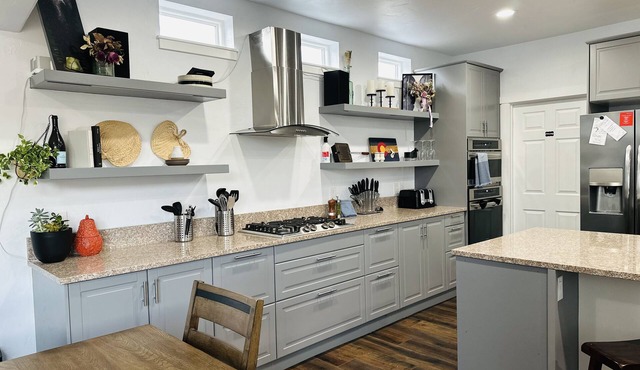 Airy home away from home- minutes from downtown and mineral belt trail!