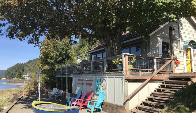 Alderbrook Area Waterfront Beach Cottage, All Season Escape- Spectacular Views!
