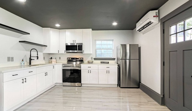 Algiers Cozy Creole Cottage near local restaurants and minutes to Downtown