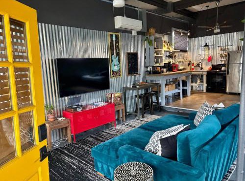 Algiers Point loft - king bed, walk to ferry