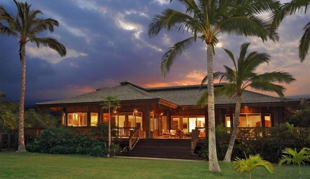 ALOHA SANDS BEACH FRONT VILLA + APARTMENT