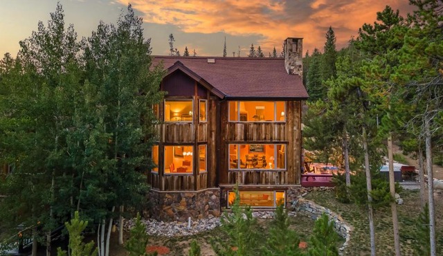 Alpenglow Peaks Lodge