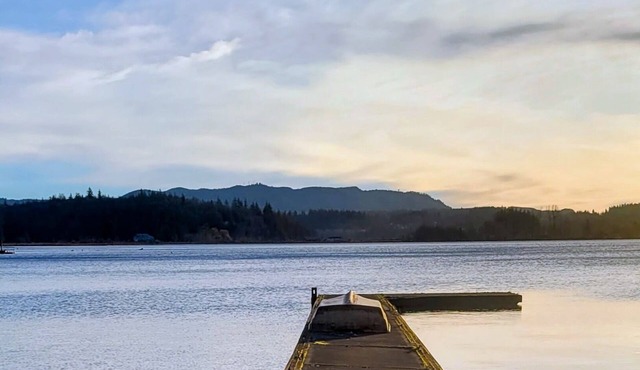 Amazing 5BR Lake House + Private Dock + Hot Tub + Huge Games Room