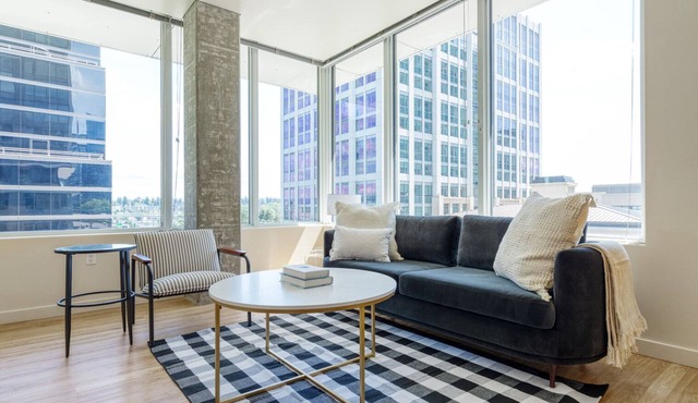 Amazing Downtown Bellevue 2BR w/Lounge, Gyms, near shops, by Blueground