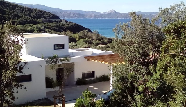 Architect-designed house, 50 meters from a white sandy beach, splendid sea view in Farinole