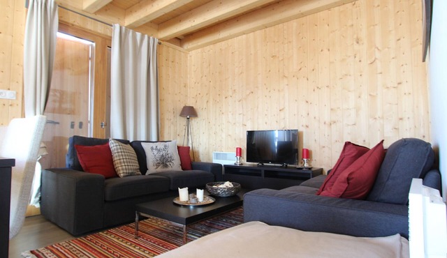 Attached chalet for 8 on 3 levels, pets allowed in Chamrousse