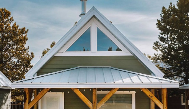 Baldy- Modern tiny home in historic Nordegg in Nordegg