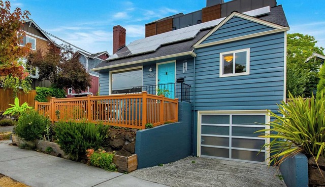 Ballard Birdhouse with Garage, AC, and Gym