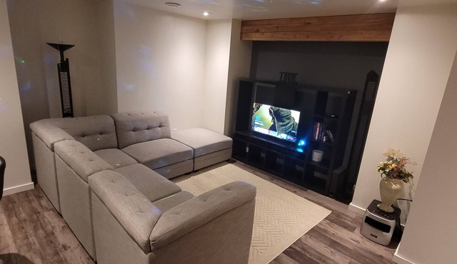Basement suite with 1bed, 1bath and a sitting area with Kichenete by Westview HC