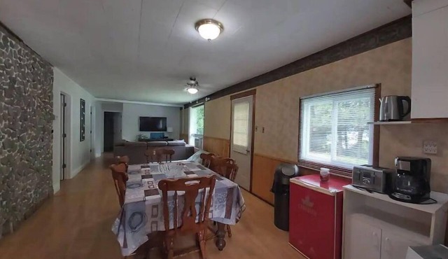 Bayfront Rustic Cottage | 4Br + Pet Friendly