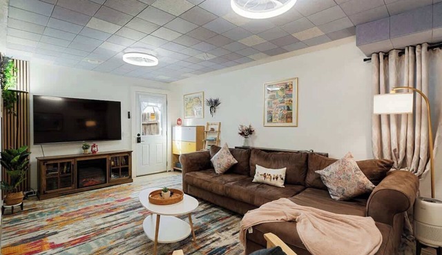 Beach Block 2BR Retreat w/ Palm Courtyard Walk to Ocean Near SF in Pacifica