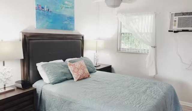 Beach Haven 1 BD + Florida Room steps from Ocean