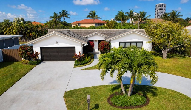Beach House with Pool, Luxurious & Contemporary