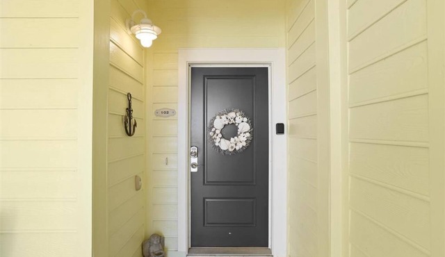 Beach Tranquility-Book 5+ nights get 15% discount. Near Beach Club. 2BD/2BA.