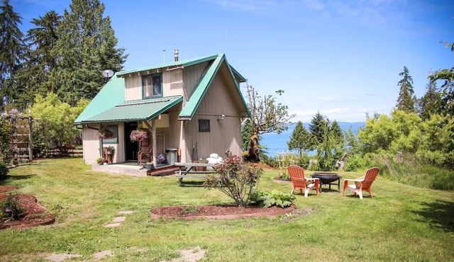 Beachcomber Olympic Ocean-view Cottage on the Strait of Juan De Fuca