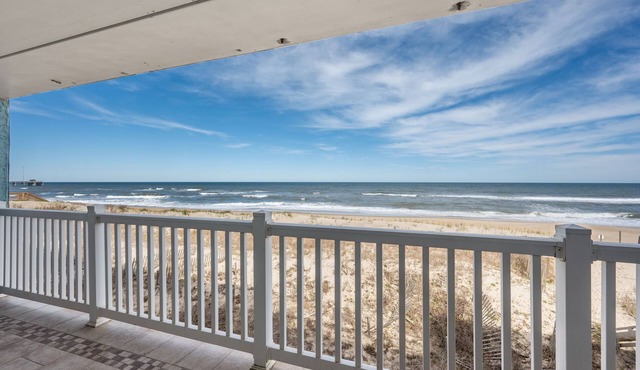 Beachfront Condo with Private Patio and 2 Pools