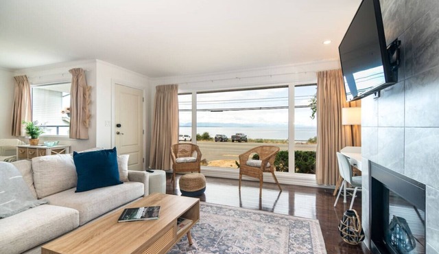 Beachfront · sunrise ocean views, 3BR, BBQ