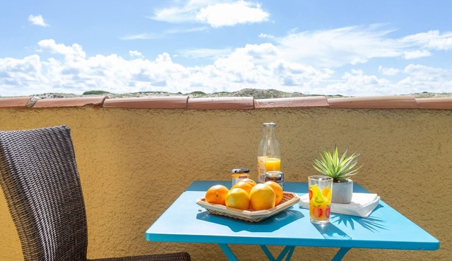 Beachside Studio with Dune Views, Seignosse - Renovated, Prime Location! in Seignosse