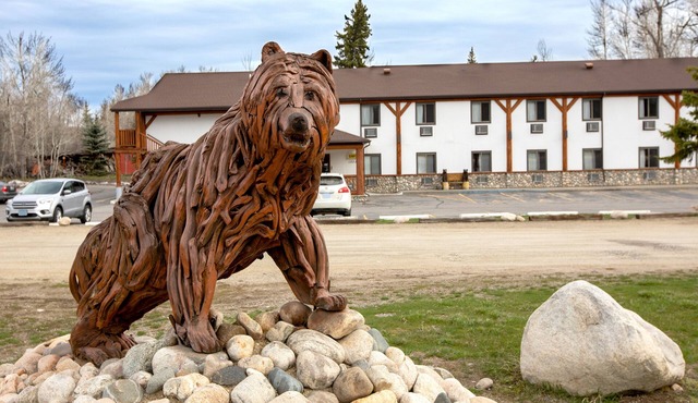 Beartooth Hideaway Inn and Cabins