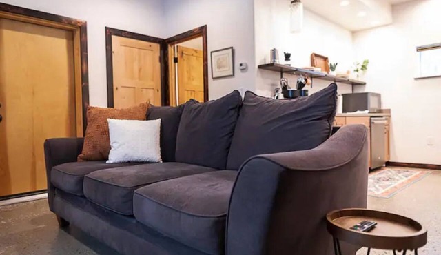 Beautiful, 1-Bedroom in the Hills of Fairbanks