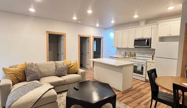Beautiful 3bedroom 2bath garden level apartment in a prime DeltaJunctionFtGreely