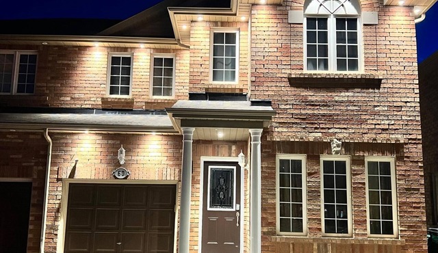 Beautiful and Spacious ~ 5 BR, 3.5 WR ~ Brampton in Brampton