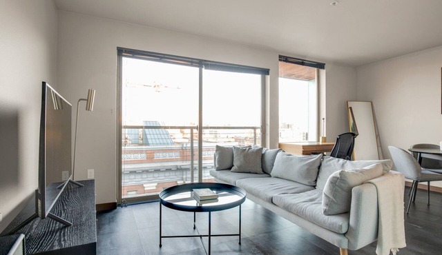 Beautiful Capitol Hill 1BR w/W/D, Gym & Lounge, near I5, by Blueground