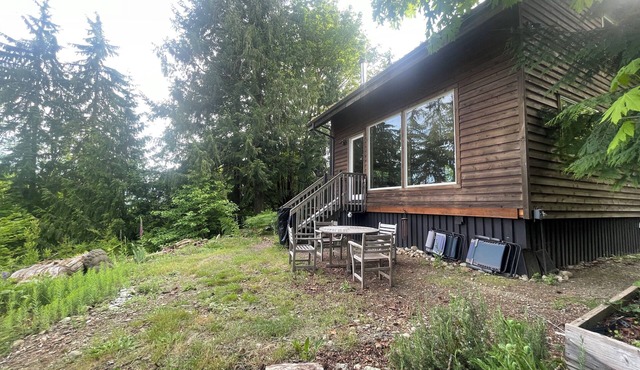 Beautiful, peaceful mountain view cabin.