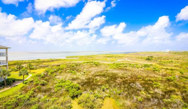 Beautiful two-bedroom with bay views in the lovely Pointe West Resort