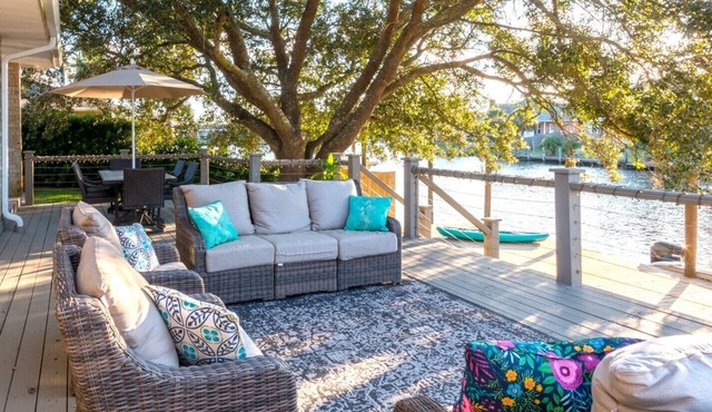 Beautiful Waterfront Home 112 Near French Quarter & Bourbon Street w/Boat Dock