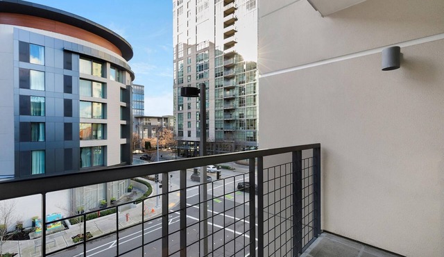 Bellevue Spacious 2BD 2BA Apartment