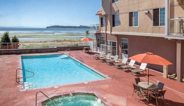 Blaine | Beachside Retreat | Pool + Beach | 2BR