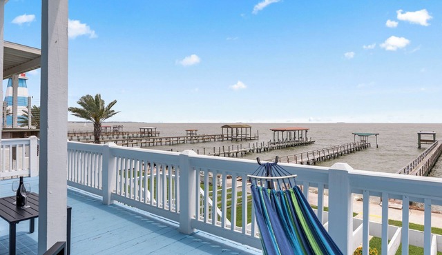 Blue Bay Waterfront Retreat – 230 ft Private Pier + Steps to Kemah Boardwalk!