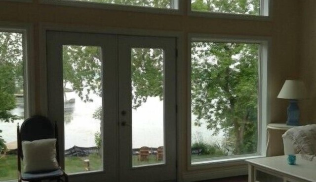 Bobcaygeon Executive. Sturgeon Lake Waterfront - Kawartha Lakes
